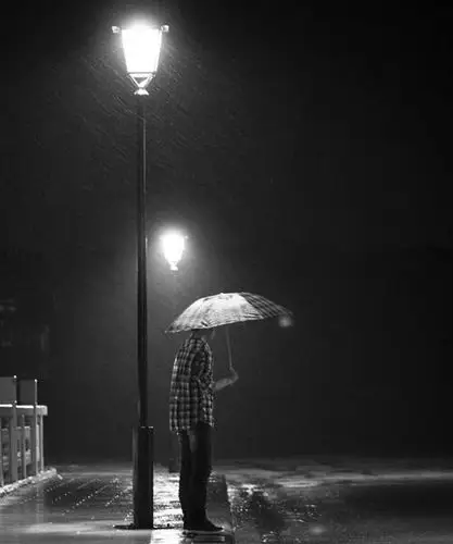 等一个人回家,是件傻傻的但又甜蜜的事情