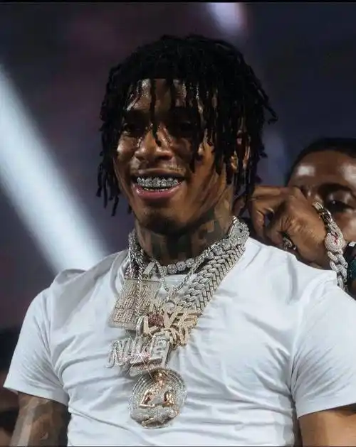 侮辱亚裔美国rapper竟把脚踩亚裔当歌曲封面