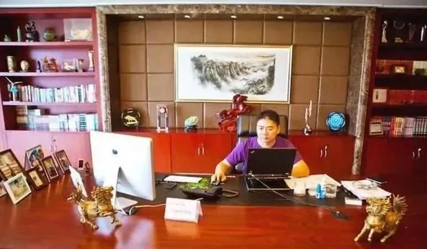 【大佬办公室】事实再次证明:空间太大不聚财!