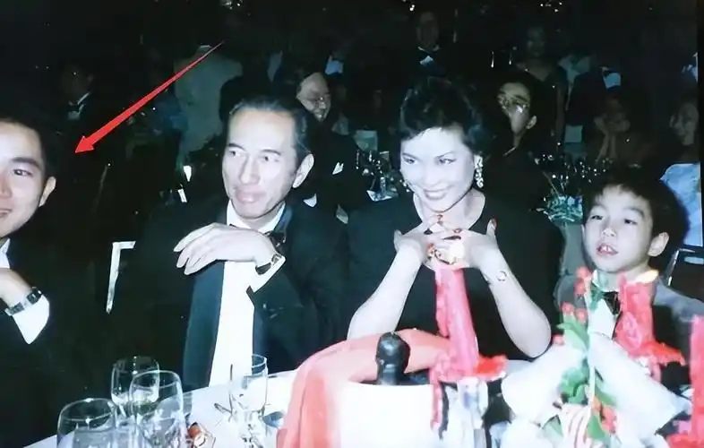 回顾赌王女儿何超琼与陈百强相爱10年被父亲拆散如今60岁仍单身