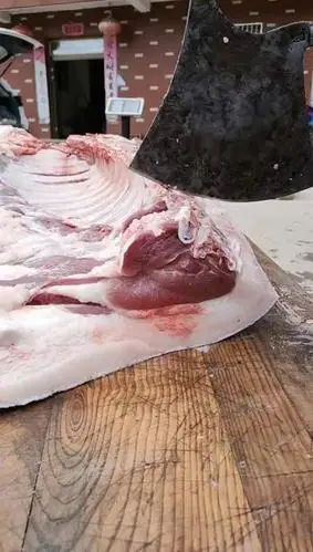 猪肉#一刀砍下去,就问你这肉怎么样? 看着就有食欲!