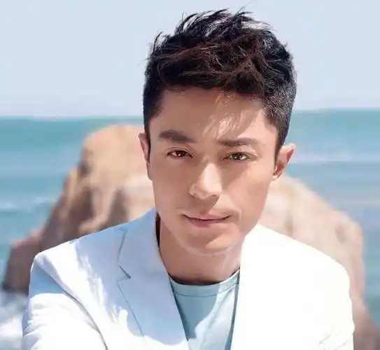 霍建华结婚后名气大跌,从炙手可热到无戏可拍,到底做错了什么_事业