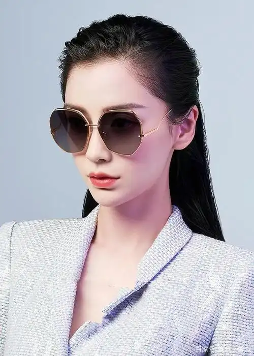 angelababy真是美女中的佼佼者,代言陌森眼镜五官轮廓接近完美!