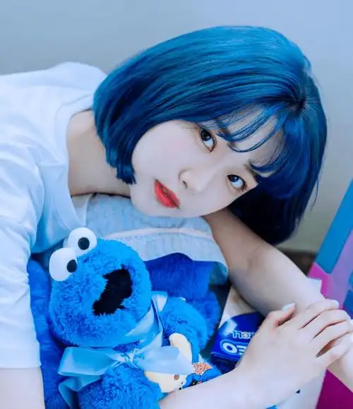 蓝色短发动漫感_中国_发型_形象