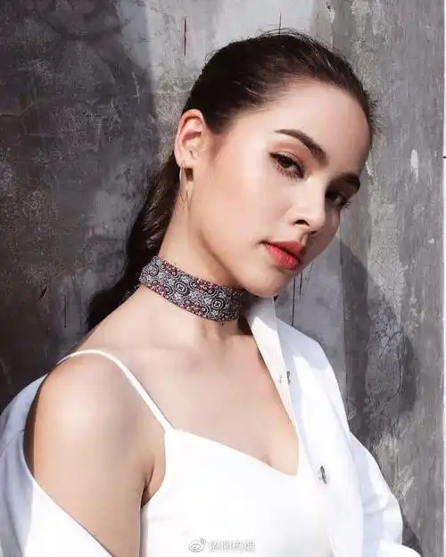 妈妈发表照片泰星yaya成为话题捐赠了几个零钱不觉得害羞吗