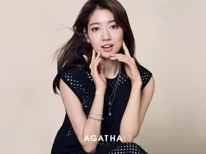 朴信惠,日韩明星,写真,杂志画报,性感,品牌,手链,美女朴信惠壁纸图片