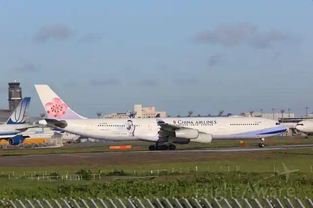 airbus a340-300 (b-18806)