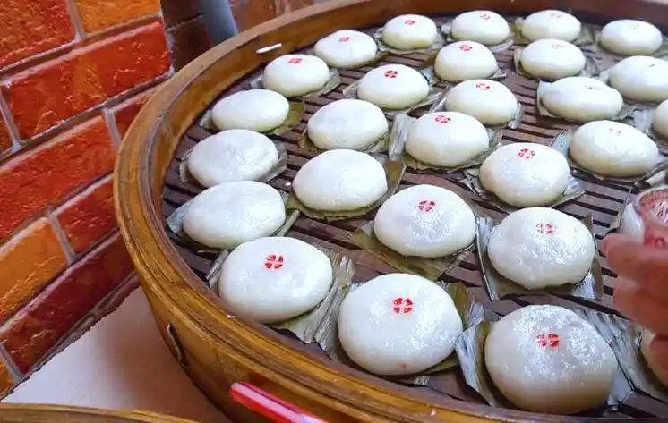 那么今天呢,我就来带大家一起去看看,一家专业制作闽南传统小吃糯米粿