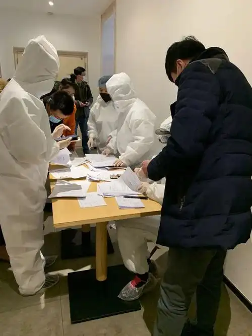 接到宜必思酒店集中隔离点任务的第一时间,大家义无反顾地递交请战书