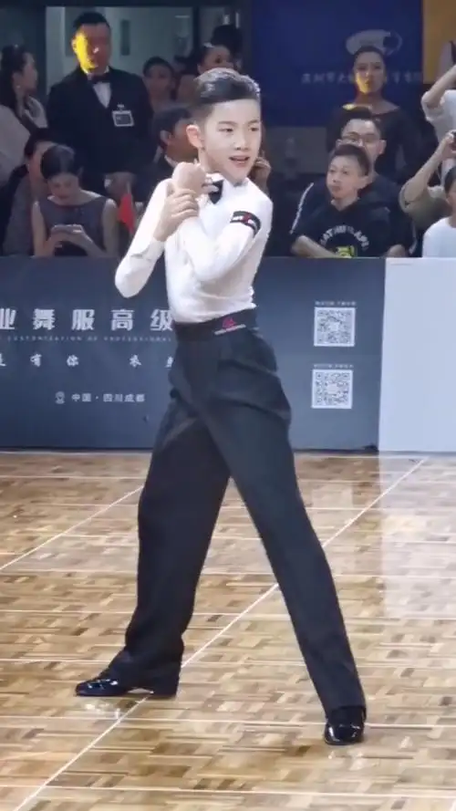 王崇墨—你们最爱的墨男友,帅得没道理.