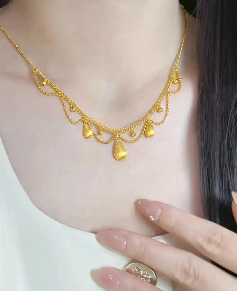 六福珠宝 六福珠宝 丝绸金蕾丝水滴项链 手工拉丝工艺打造金色说挝