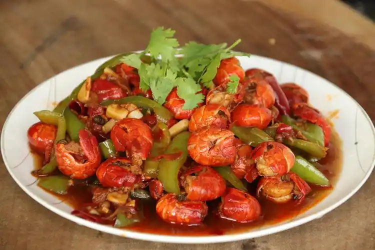 虾尾怎么做好吃(夜市上超火的麻辣虾尾这样做才好吃)