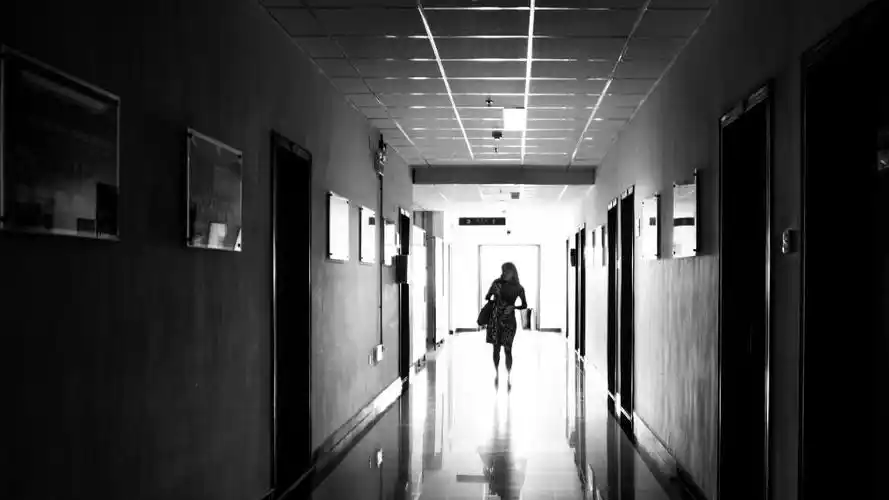 孤独一个人伤感背影欧美女生,高清壁纸图片,欧美美女-回车桌面