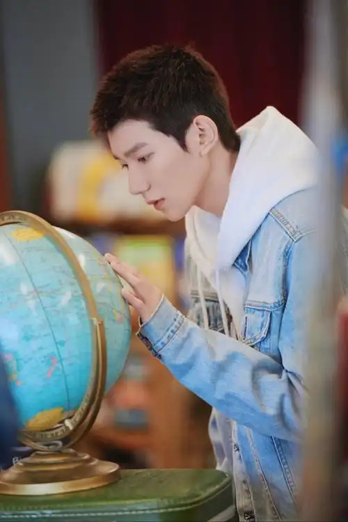 王源全新创作ep叮叮猫儿##王源看我们如何相遇vlog