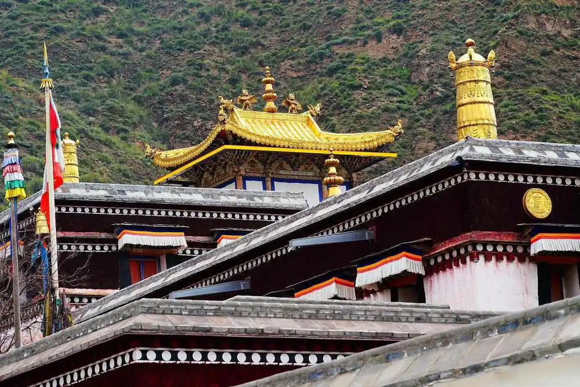 藏传佛教的璀璨明珠 拉卜楞寺位于甘南夏河县,是藏传佛教格鲁派的六大