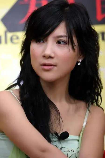 七夕节爱乐团做客 徐立超短裙迷倒网友(组图)