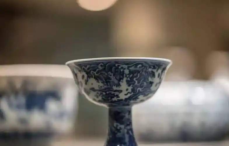 明代官窑青花瓷纹样的风格如何变化?_瓷器_年间_颜料