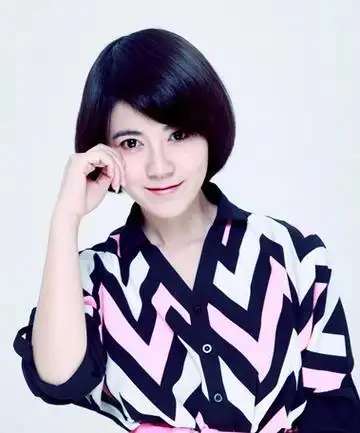 (曲比阿卓生活照)