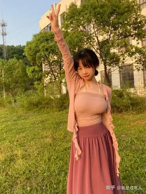 大胸妹子d以上穿吊带裙穿什么内衣呢