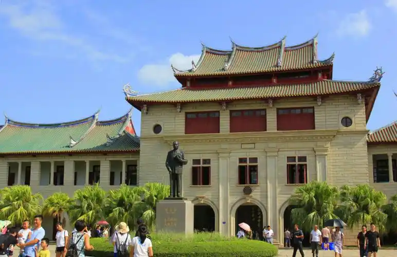 走进名校厦门大学,哇塞!校园真美!