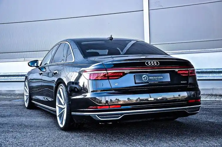 全新奥迪a8有点四门coupe的范儿