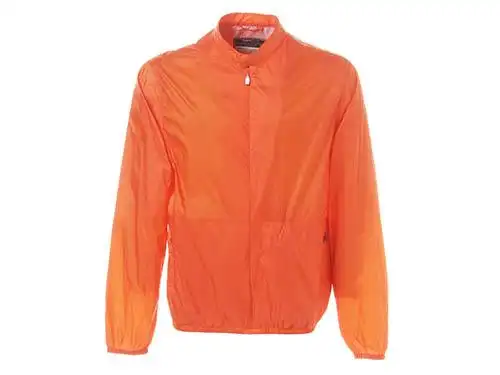 尼龙服装的突出的优点是?