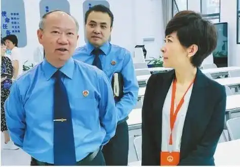 管旭 全国人大代表,辽宁广播电视台新闻中心党委委员,播音主持管理部