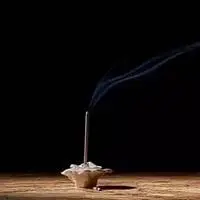 青灯古佛唯美图片 一盏青灯伴古佛意境图片【点击鼠标右键下载】