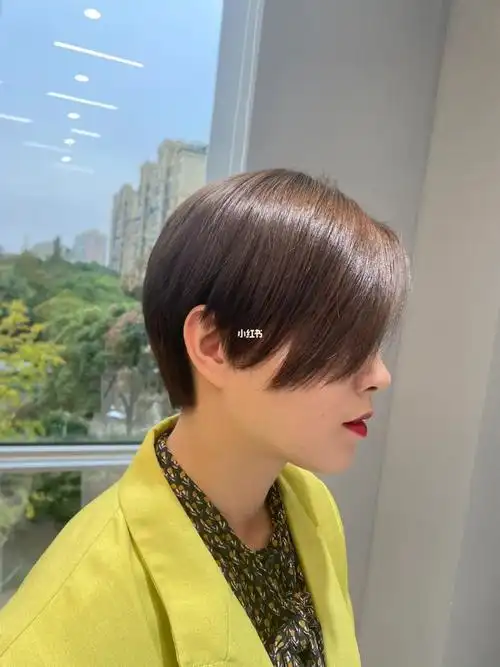 女生不剪一次短发 是不完整的