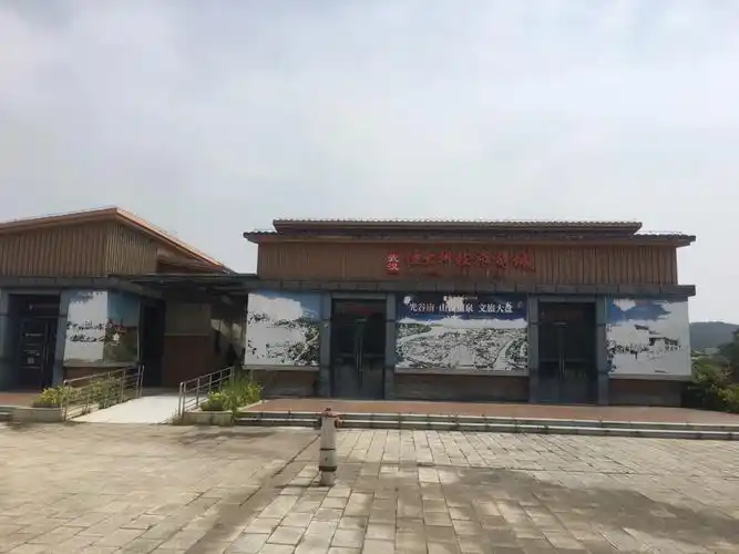 交通:7号线最后一站青龙山地铁01小镇,出来有个10分钟左右的样子