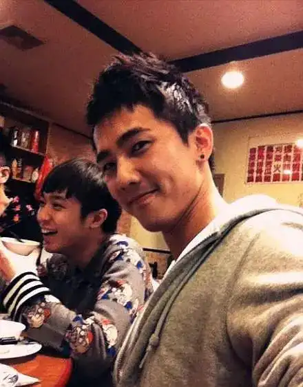 "含羞忍耻"吴青峰:被小s羞辱,遭恩师告法庭,苏打绿歌曲遭下架-娱乐小