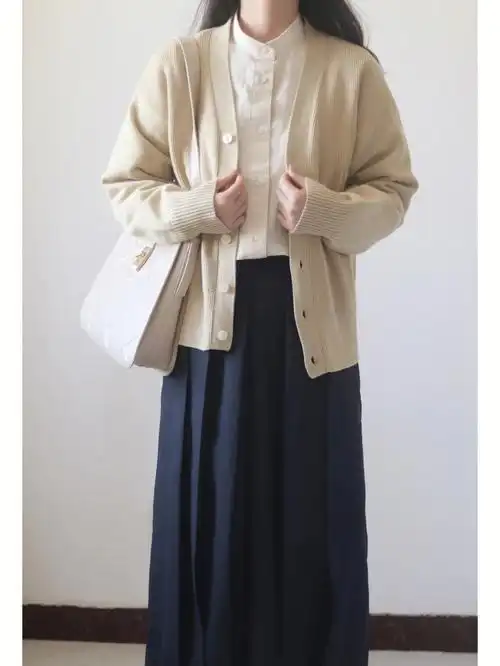 无印良品春日穿搭原色衬衫77米黄针织77裙裤