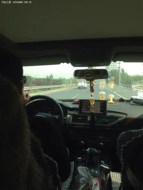 早上6点多出发,我弟开车,家庭组团去部队看儿子