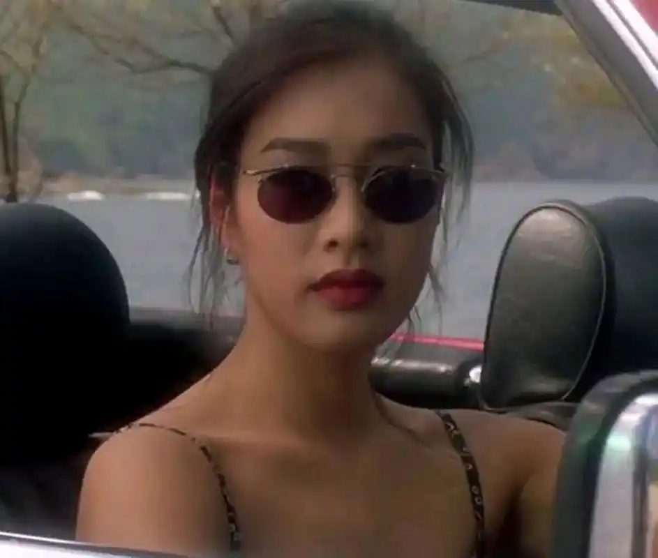 年轻时的钟丽缇实在是太美了,这个时候的她才是女神.