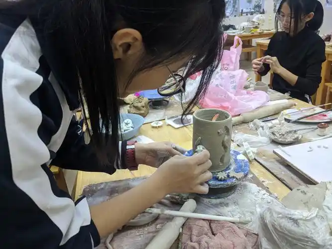 感受陶艺魅力,弘扬传统文化(陆安高级中学陶艺社团)