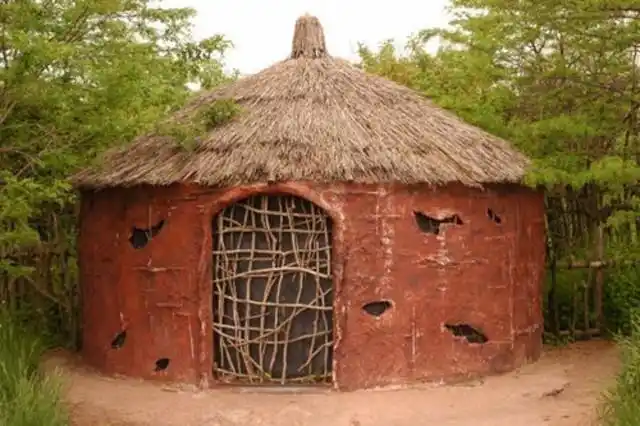 不如搭棚屋     棚屋是一间小房子或住所,通常用木头