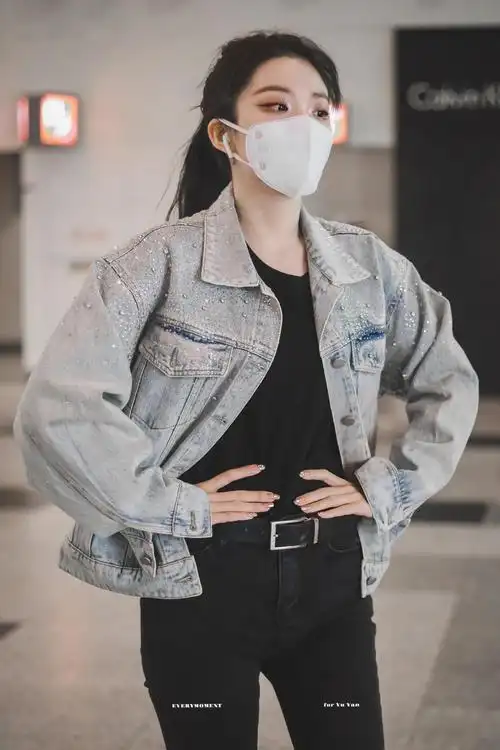 喻言机场出发饭拍干练发尾辫叉腰一整个被帅住想say