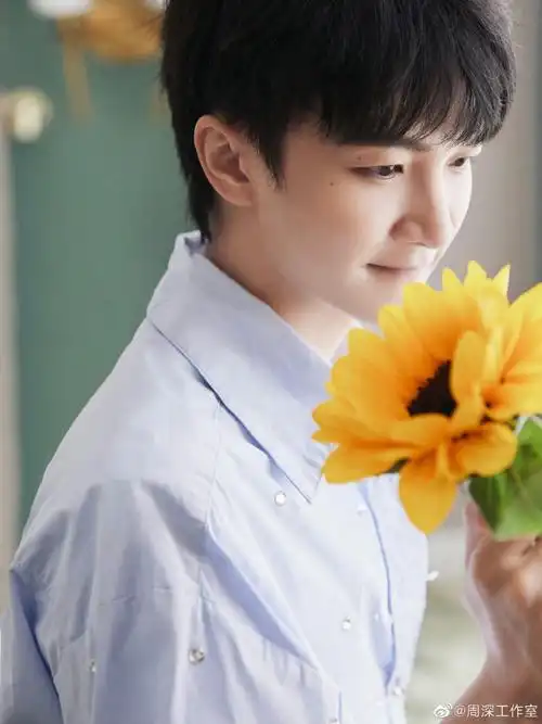 周深成都舞台祝毕业生璀璨未来##周深璀璨冒险人好应季##周深青岛