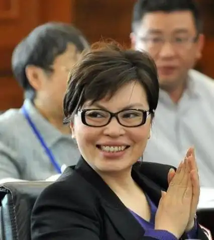 主持人李瑞英:26岁结婚,工作28年没失误,对儿子有愧疚即有欣慰