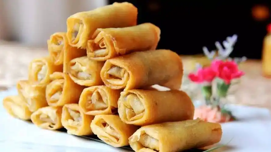 p>上海春卷是中国上海的一道传统小吃,属于沪菜系;春卷,又称春饼