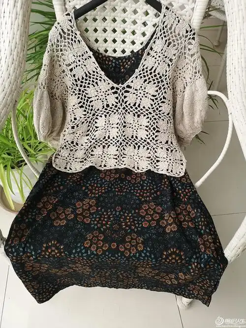 尺寸:胸围 88cm   衣长42cm    下摆宽42cm钩针:刘长安2.8,环针3.