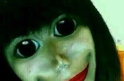 事实上,和很多恐怖事件一样,微笑狗也有着黑后的恐怖故事.