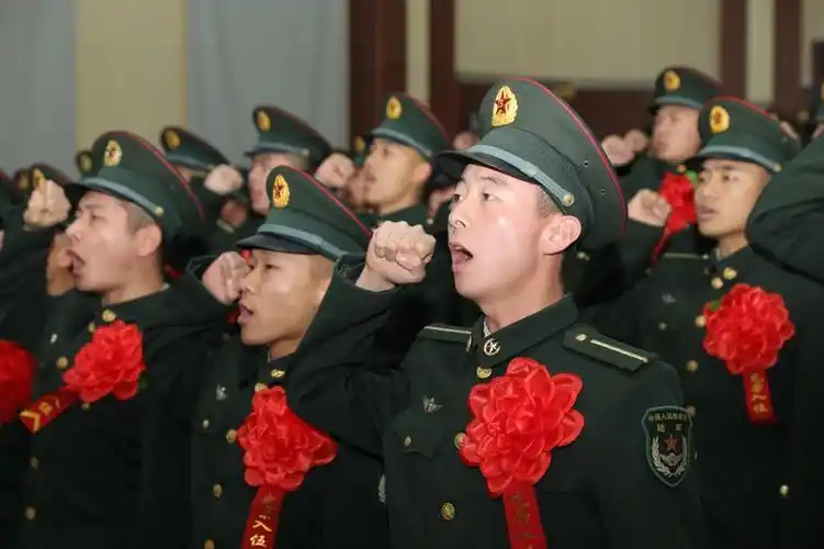 不忘初心0202逐梦军营西航职院2021届定向培养士官入伍宣誓暨表彰