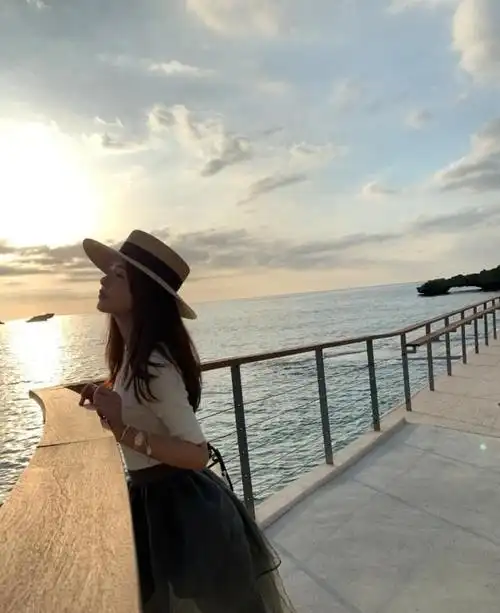 张子萱晒老公视角美照背影迷人,与陈赫频频度假生活很安逸