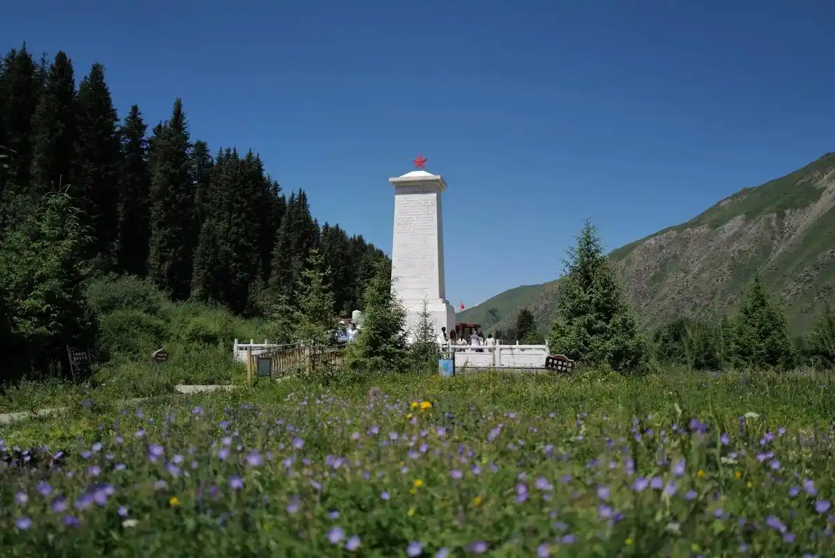 乔尔玛独库公路168名英雄永垂不朽.人民有信仰 国家有力量  - 抖音