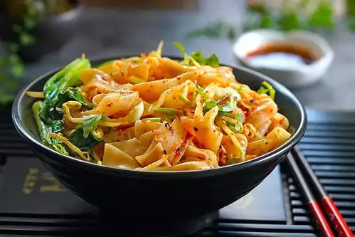 夏天没食欲的时候,凉皮这样拌一拌特别过瘾,我和老公就爱吃它