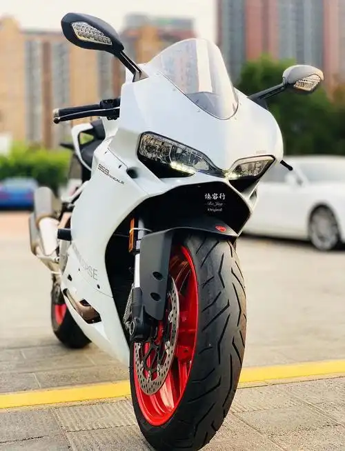 杜卡迪959摩托车 白色