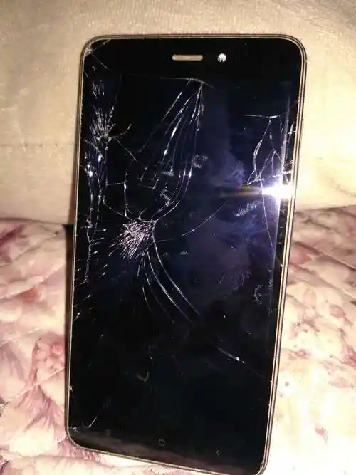 手机屏摔裂了为啥触屏都没反应必须要换屏了吗换屏售后要多钱