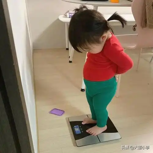 女版民国刷爆朋友圈圆滚滚的肚腩忧郁的眼神这小肚子太上头了