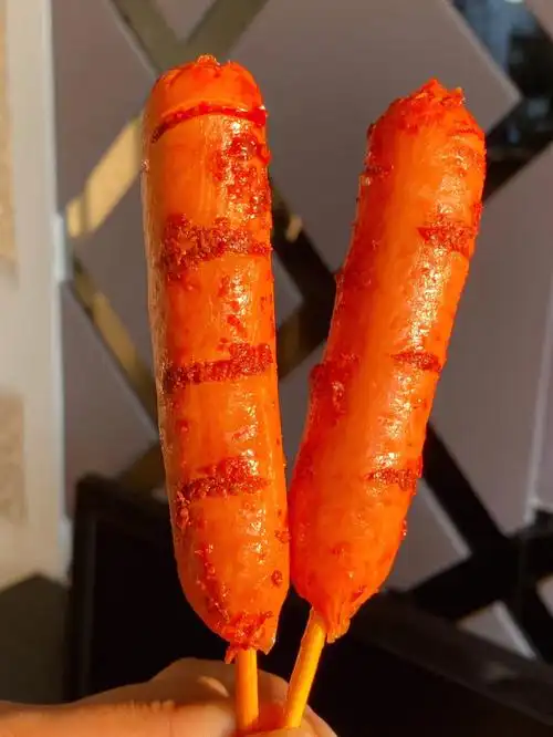 边吃边回购介个火炫风香肠真香